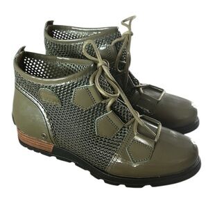 Sorel Major Lace patent leather mesh boots size 7.5 army green
